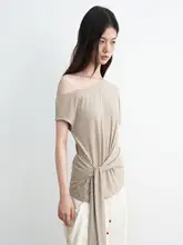 斜めに結んだマットな微皺の不対称ショルダーTシャツ【サマーシーズン用・女性用】