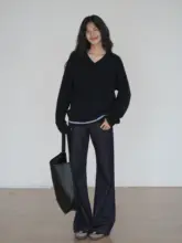 EIGHTHMONTH 深い青色のフレアデニムパンツ【秋用・スリムフィット・ゆったりワイド】