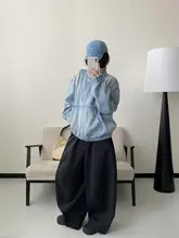 立体的なシルエットのユニークなパンツ【フレアパンツ・軽やかな素材】