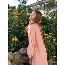 赤いチェックのワンピース 女性 秋の ゆったりし ランタンスリーブ 重ね着