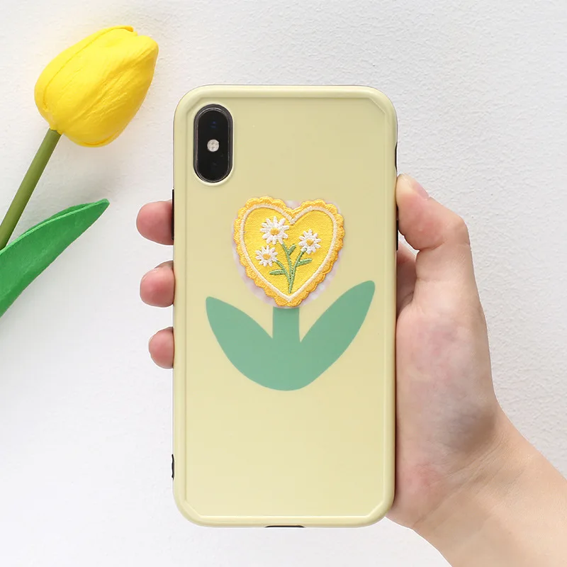 おしゃれなカードデザインは、手 作りでできる？DIYで彩るスマホケースの小さな魔法