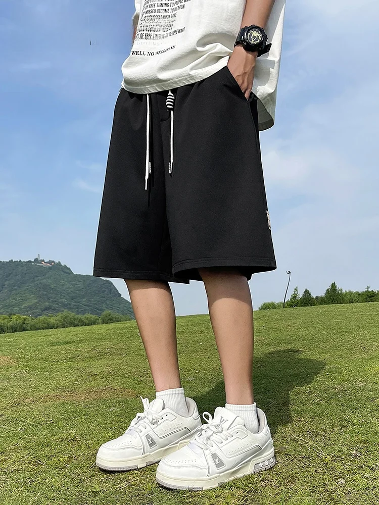 夏用 メンズランニングショートパンツ：通気性と柔らかさを重視した青春活力風の選択肢