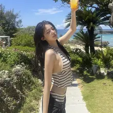 トレンドのニットストライプビキニ【Vネック・セクシー・ハーフパンツ・バストパッド付き】（セットアップ対応）