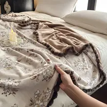 ふわふわのボール付きミルクフリースの昼寝ブランケット【二重構造・シングルソファ用・ オフィスにも最適】