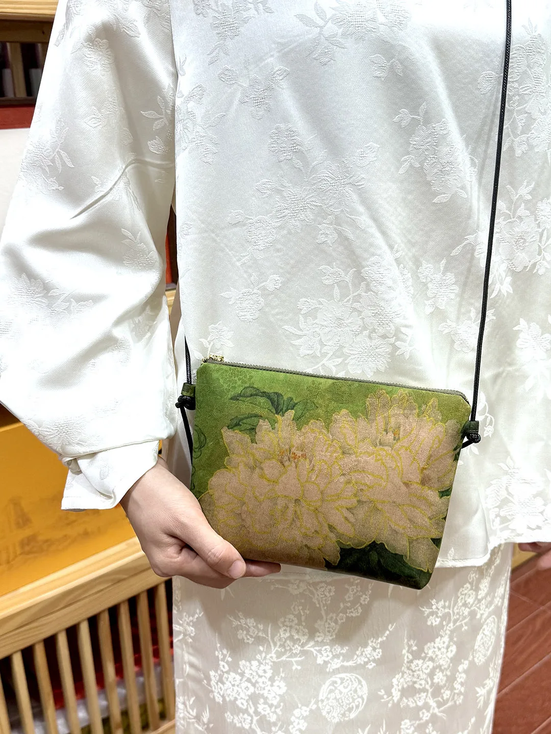 新中式香云纱拉链スマホポーチ：美式复古風の高級感とレトロ調を実現