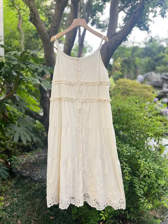 レーストリミングのロングキャミソールドレス【前開き・フリル付き・エレガントデザイン】（セットアップ対応）