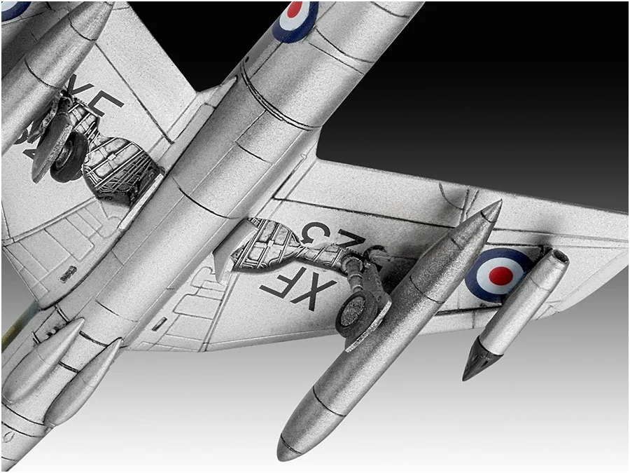 ストロー飛行機と比べて、モデル飛行機は本当に飛ぶのか？利華のHawker Hunter FGA.9が教えてくれたこと