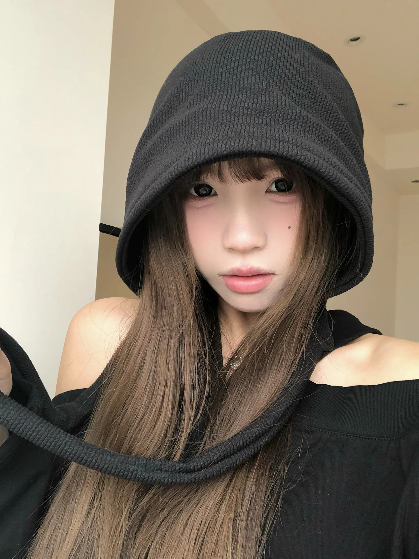 ブラックリボン付きバケットハット：春夏に最適なゆったりフィットデザインの実用性解析