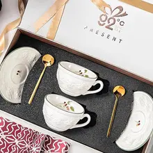 英式ラズベリー浮彫り陶器コーヒーカップ＆ソーサー【新婚向け・優雅なデザイン】（セットアップ対応）