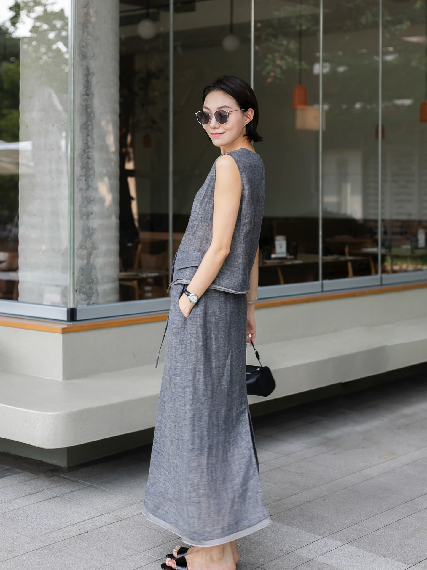 骨格ストレート夏服は本当に必要？中年女性が選ぶ、通気性とスタイルのバランスを取った1着とは