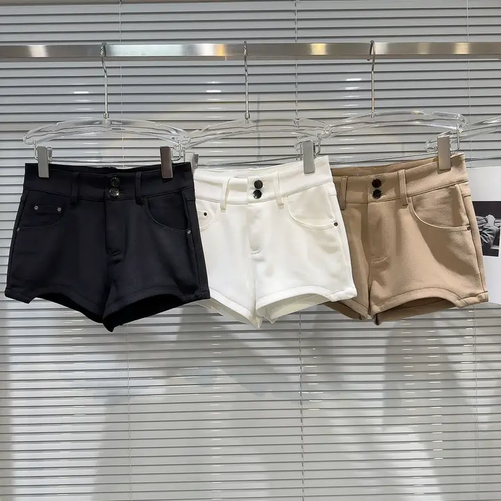 美しいラインのアシンメトリックショートパンツ【レトロアメリカンスタイル・シンプルデザイン・女性用】