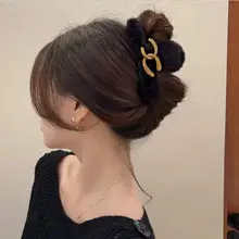 秋冬用 メタル風ファー付きレターヘアクリップ【大サイズ・シャーククリップ・グラブクリップ】