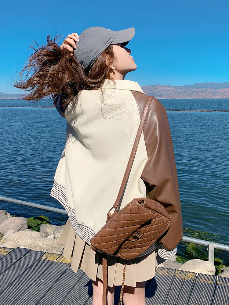 30代の女性が選ぶ、オフホワイトのショート丈アウターは本当に必要？