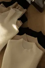 極上の柔らかさ！無縫いデザインのハイネックニットトップス【冬用・シンプルカラー・女性用】