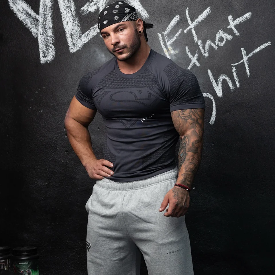 速乾性の高いストレッチフィット メンズトレーニングTシャツ【薄手・半袖】