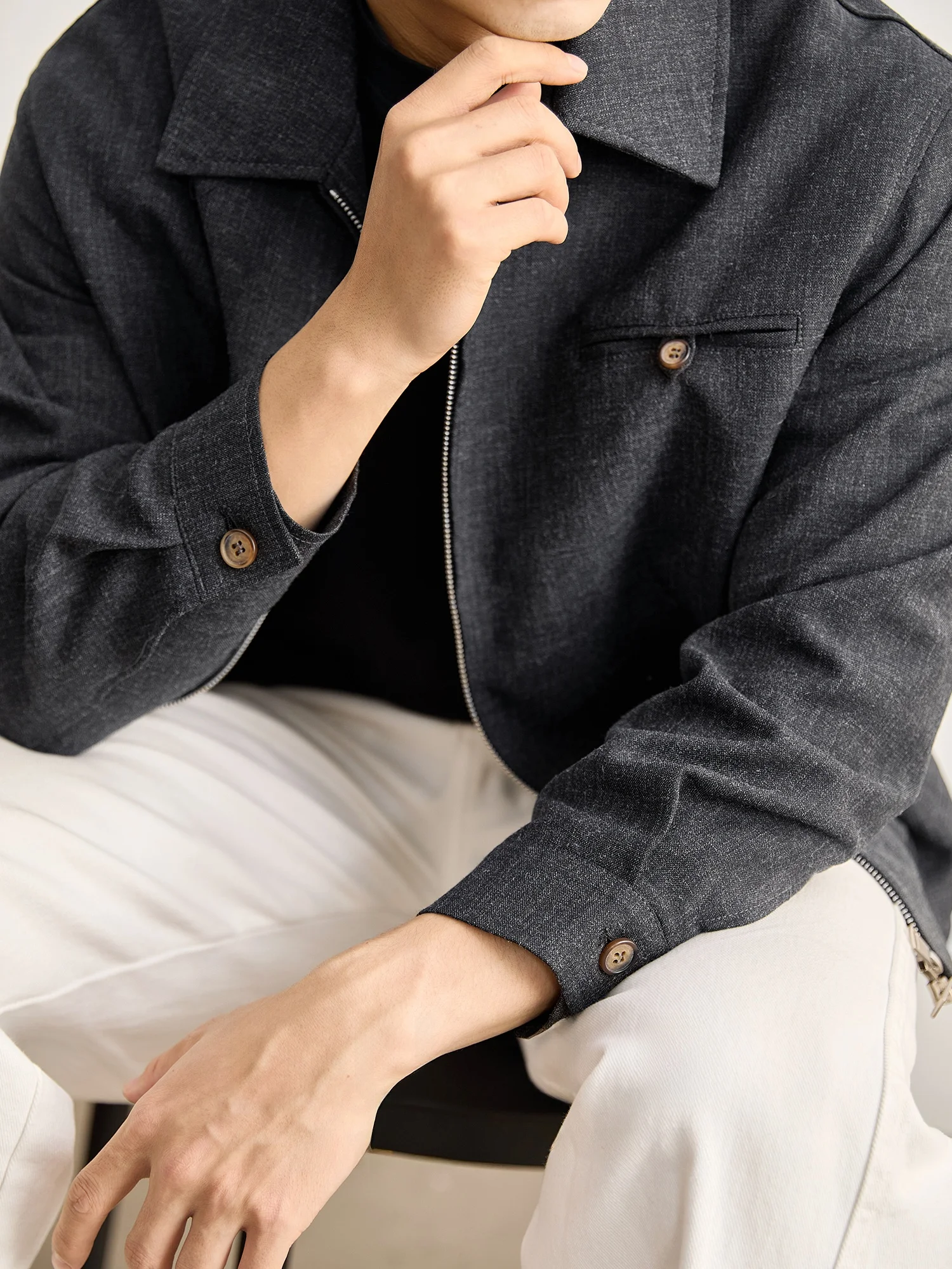 ノーカラージャケットと襟付きシャツをどう選ぶ？実際の使い方と、今季のベストなバランスを解説
