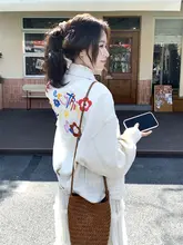 刺繍入りデニムジャケット【春秋用・女性・トレンドデザイン】