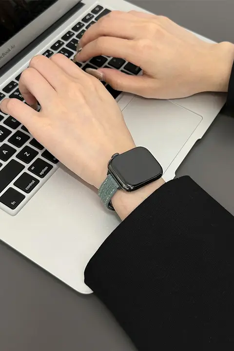 Apple Watch用レザーとデニムの磁気バンド【クリエイティブデザイン・細身・夏用】