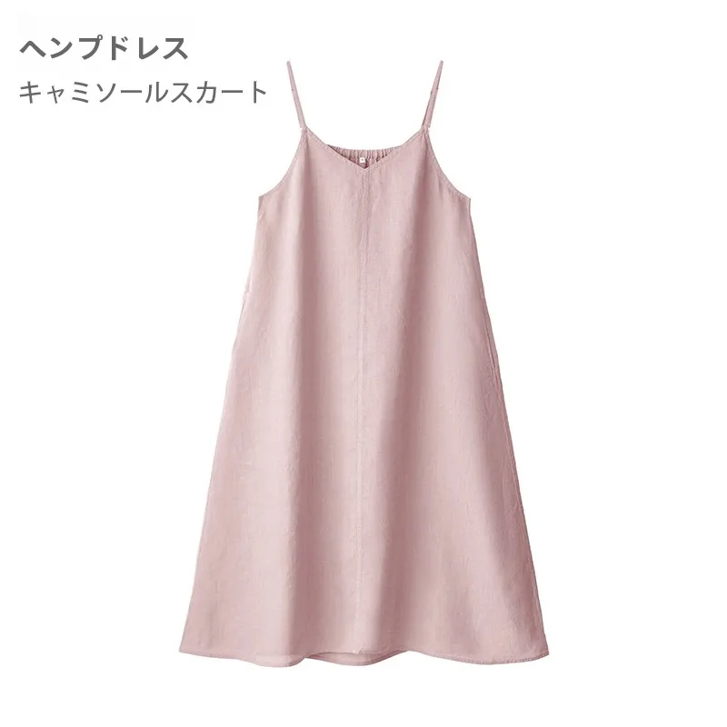 大人可愛い服 40代コーデのバランス術｜麻製サスペンダードレスで実現する自然なスタイル