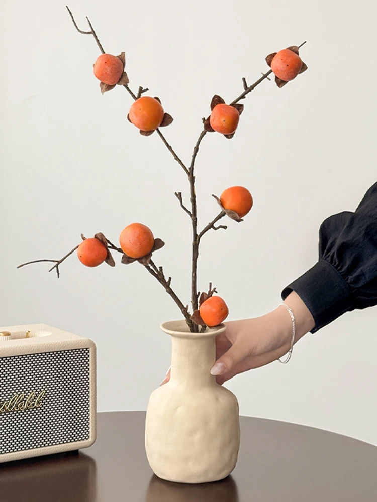 揃えるミニマリスト部屋づくりアイテム：柿の実の造花の定義と特性