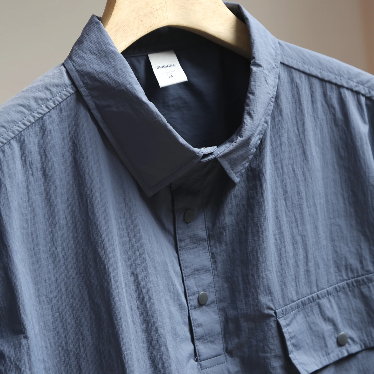 通勤の夏に欠かせない1着は、涼感Tシャツなのか？