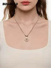フラワーモチーフのクマネックレス【女性用・可愛いデザイン・ロングセーター用ペンダント】