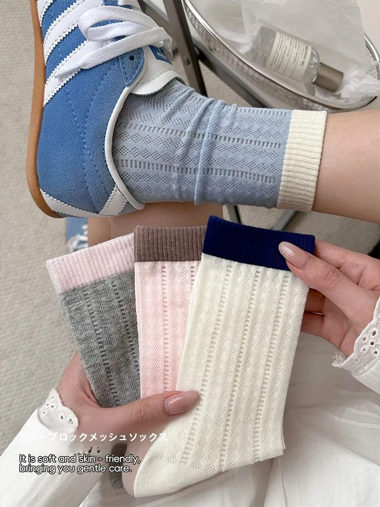 通気性のある白色中筒靴下：夏用薄手メッシュデザインの着用感と実用性