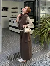 コーヒー色の韓国風ワークベストとスカート【春秋向け・おしゃれなOOTD】（セットアップ対応）