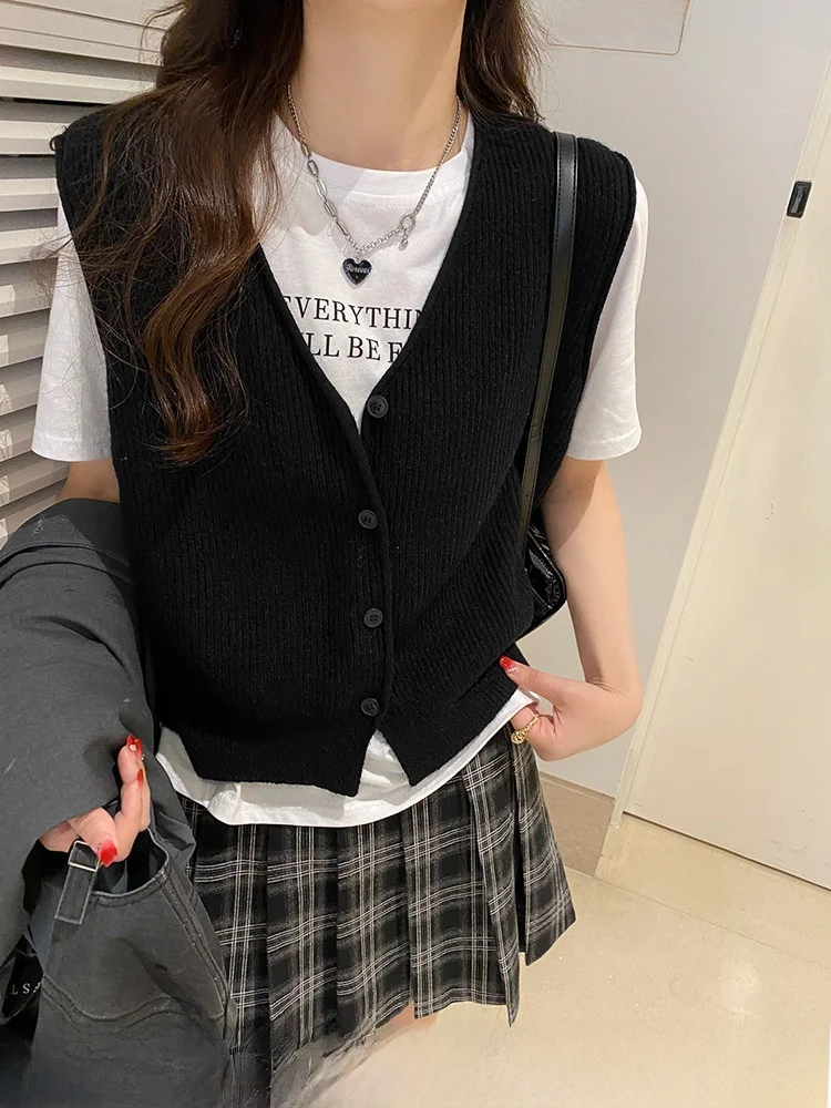 黒ベストを春に着るなら、どう選ぶべき？
