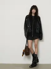 高級感あるゆったりしたハイネック風合いのダークレザージャケット【ショート丈・偽二重デザイン】