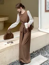 カフェ色のヴィンテージ感ある女性用トップスとワイドパンツ【トレンド・秋物・おしゃれ・仮二重】（セットアップ対応）