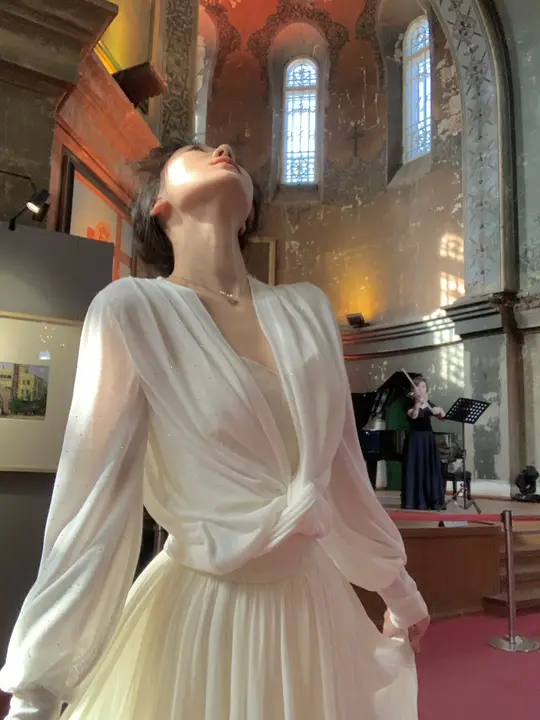 白色 Vネック ニット カーディガン レディース 薄手 秋 季節やさしい スタイル