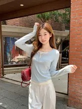 デザイン性のあるビビッドカラーVネック長袖Tシャツ【ハイセンス・引き締め効果・秋用】（セットアップ対応）