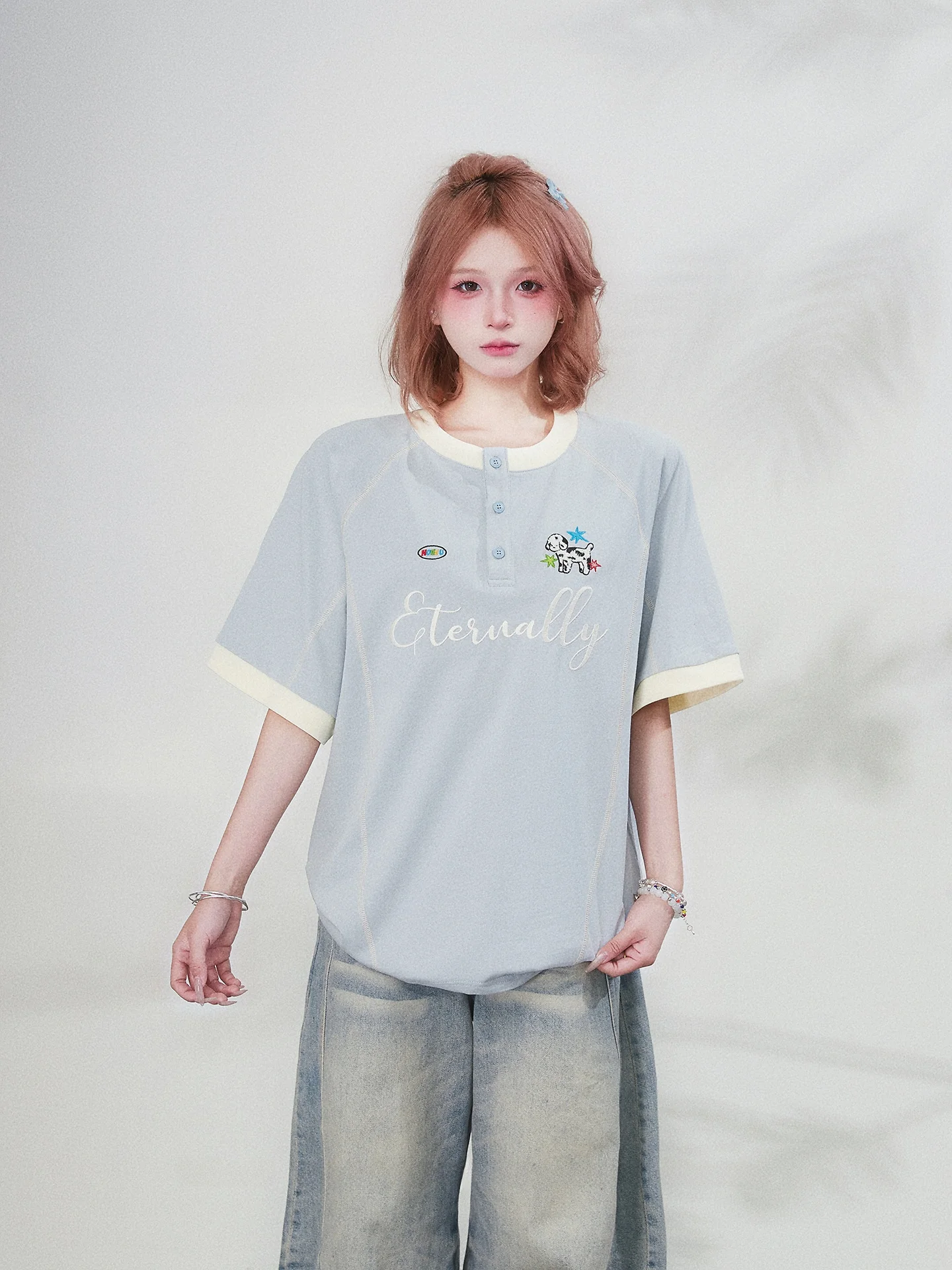 刺繍ロゴ入りTシャツ：男女兼用の夏用ラウンドネックで日常のスタイルを刷新