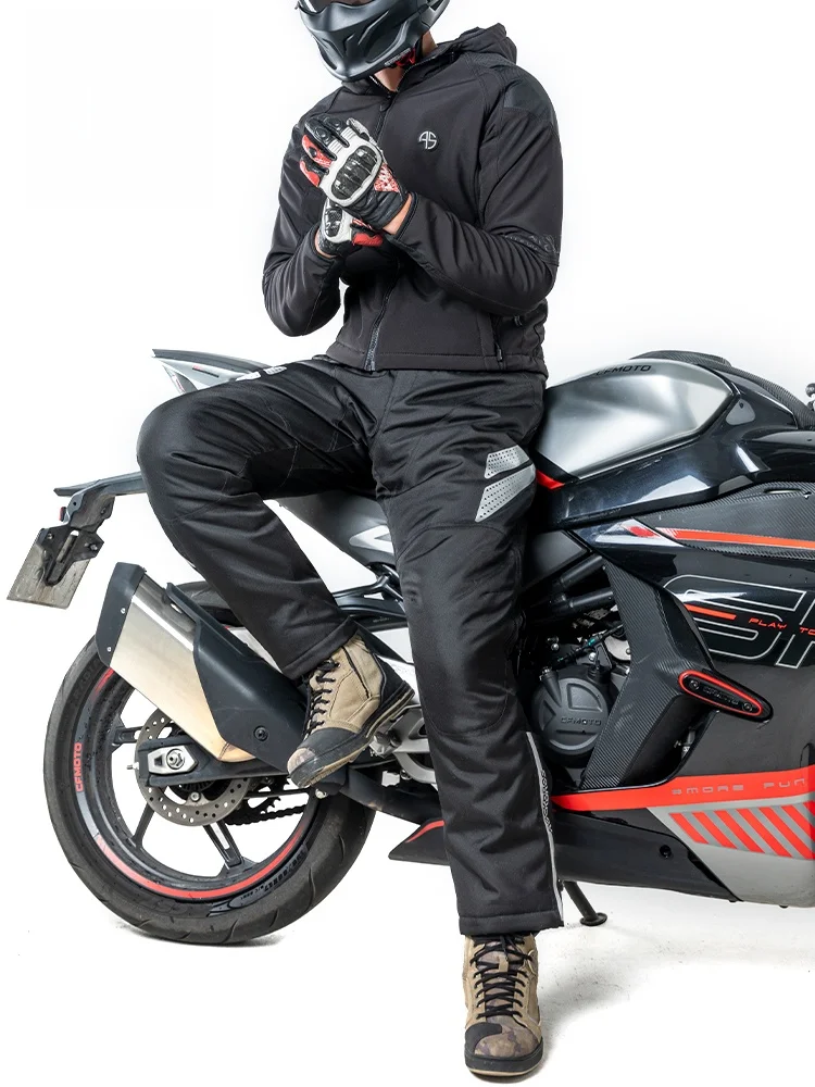 バイクオーバーパンツを選ぶべきタイミングは？リアルな使い方と選び方を解説