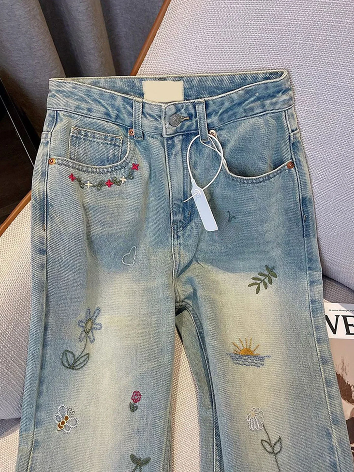 大きいサイズのレディースデニムパンツ：植物花卉刺繍の高腰直筒スタイルとは