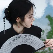 古風デザインの赤いビーズ付きピアス【チャイナドレススタイル・揺れる耳飾り】