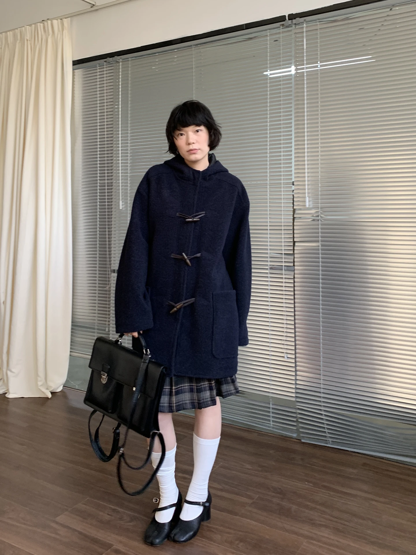 ダッフルコートはどんなもの？学院風のガーリーコートが、秋冬の日常を彩る理由