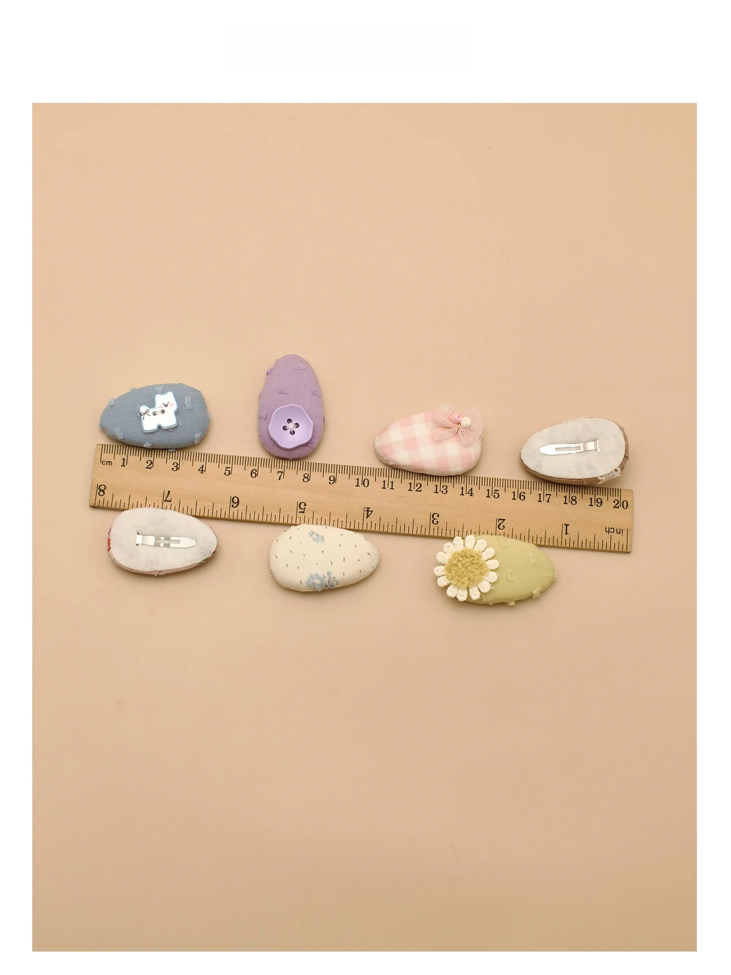 かわいい花のヘアクリップ：初心者向けデザイングッズの実用性と使い方