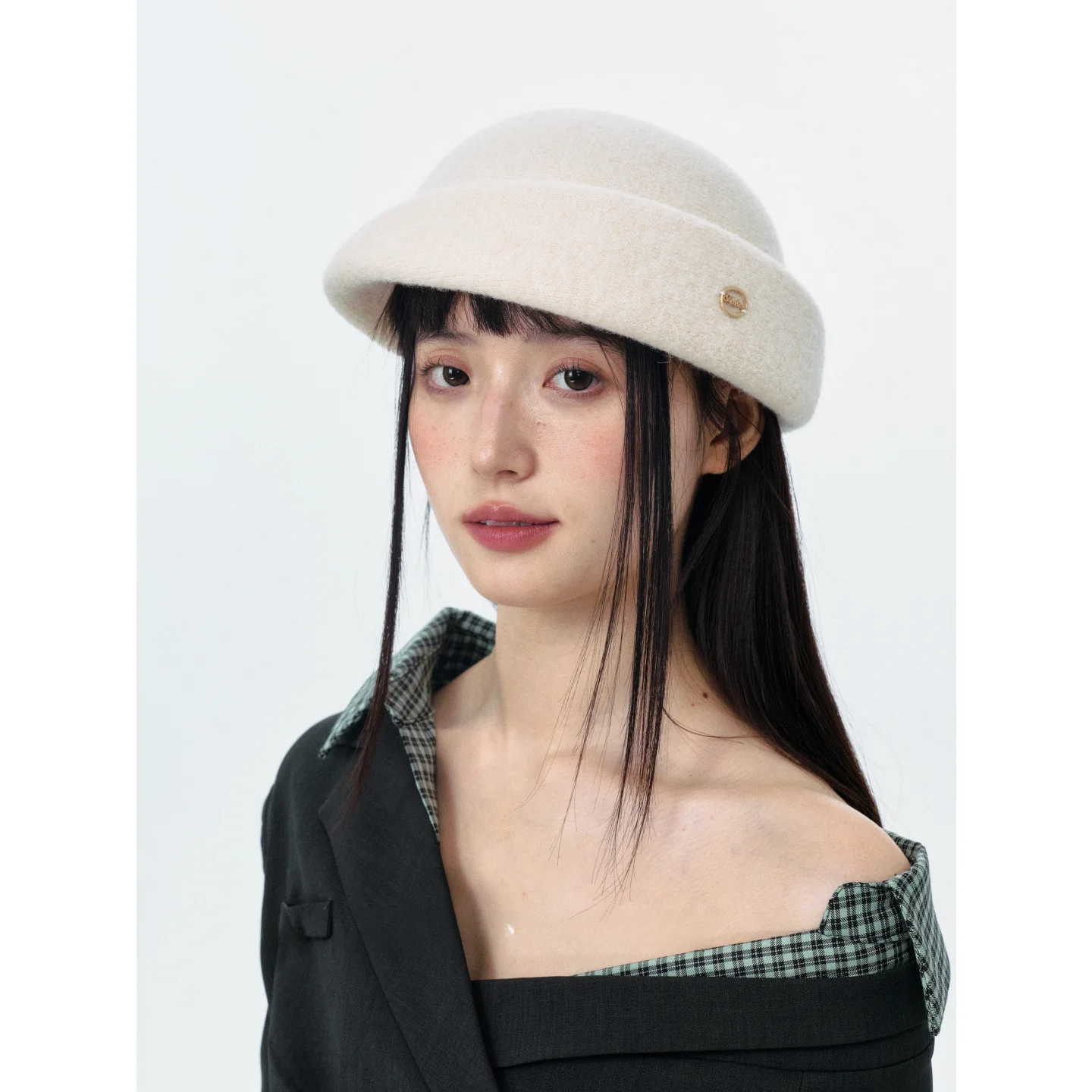 メガネに合う帽子を選ぶときに迷うのは、なぜ？