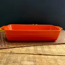 北欧デザインのオレンジ色の陶製ロングベーキングトレー【ダブルハンドル・肉・魚・チキンウイング・チーズ焼き用】