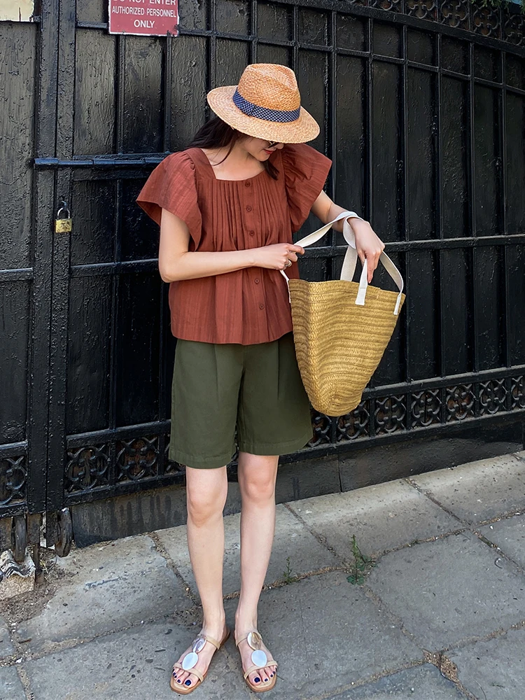 40代の夏にぴったりなショートパンツ：活力デニムショートパンツの実用性と着用シーン