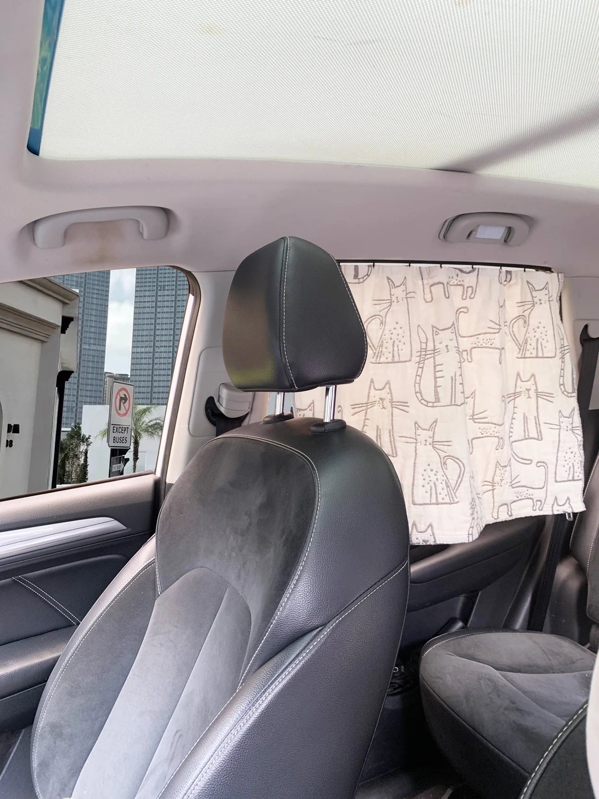 光るカーテンと蓄光カーテンの違いは？車用窓日除けカーテンで解決できる本当の答えとは？
