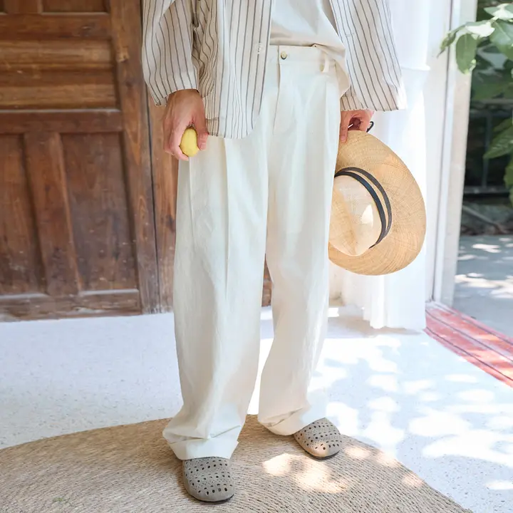 春夏用 メンズ ワイドフィットホワイトパンツ【薄手・ストレート・シンプルデザイン】