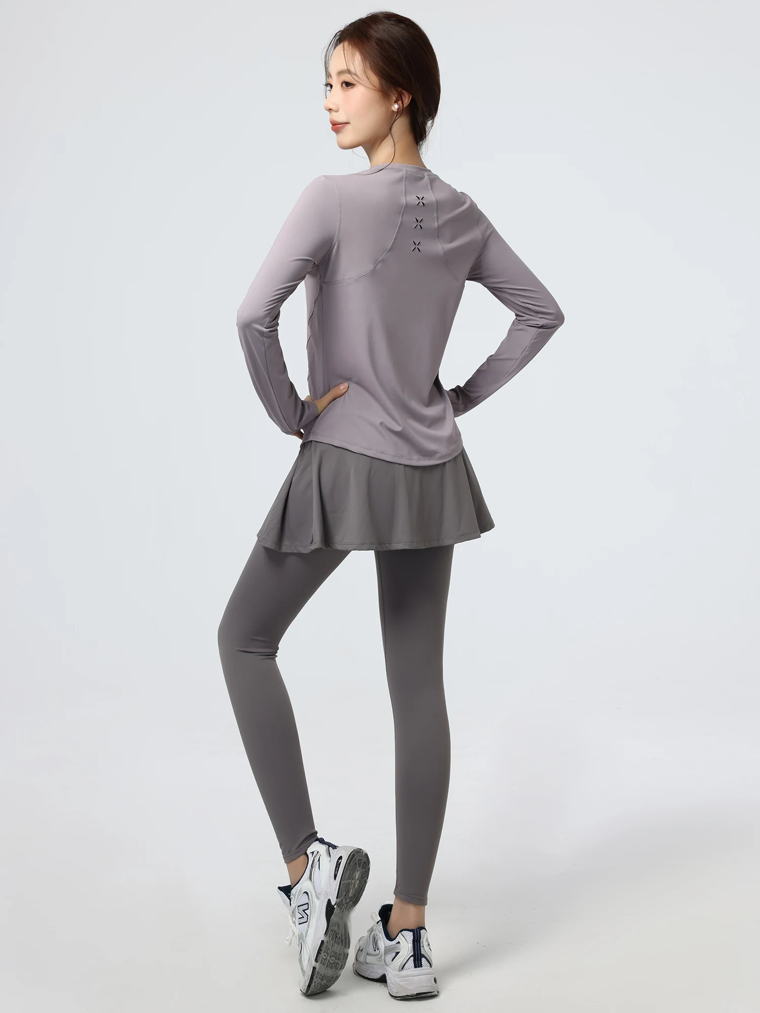 女子がボウリングに着る服は、本当に「通勤スタイル」に合うの？
