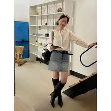 上品なフリルデザインの透け感あるティンセルブラウス【春夏・軽やか・女性用】