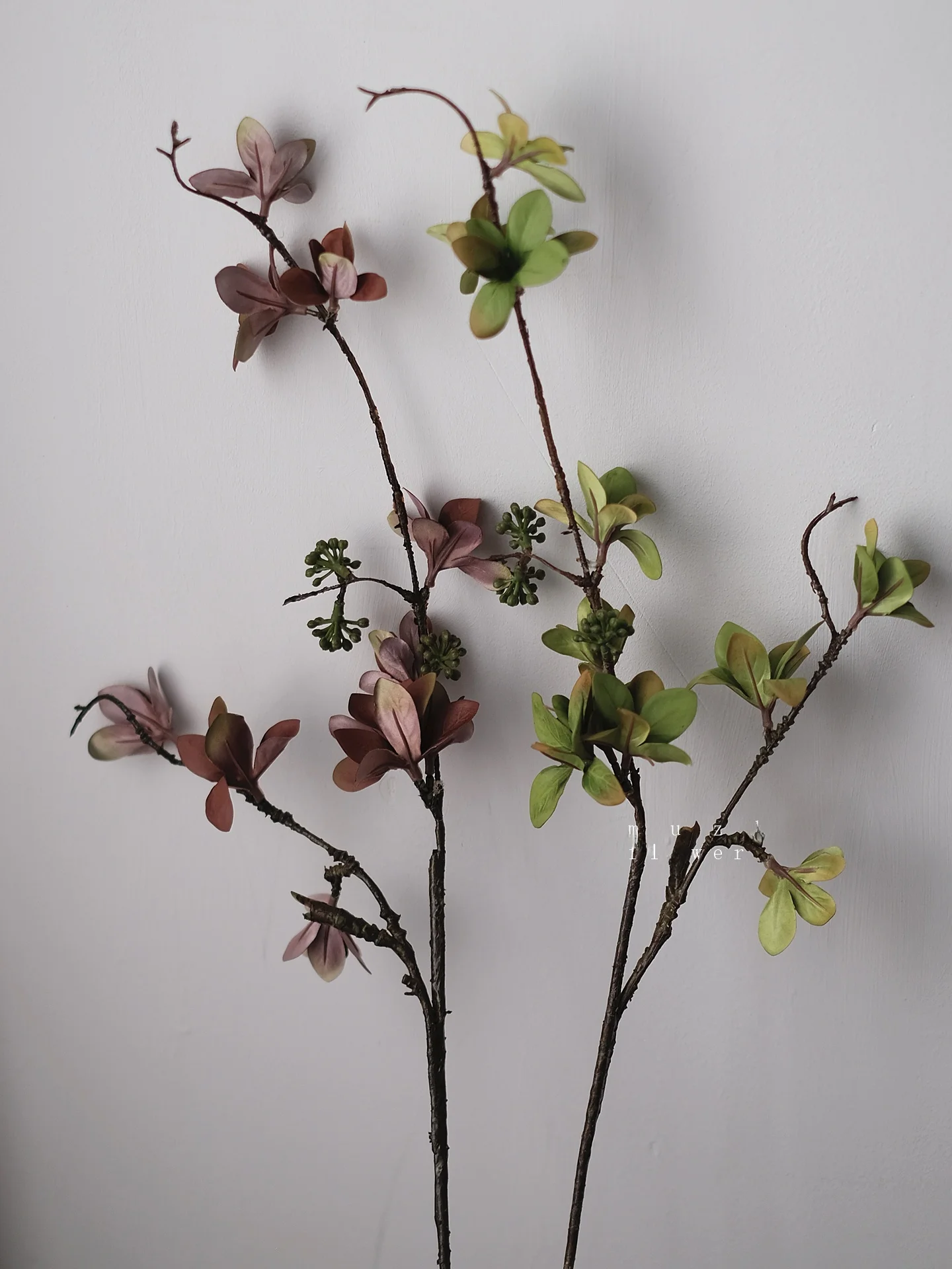リアルな造花の果実付きブランチ装飾：輕奢風のリビング・ダイニングに最適なスタイル
