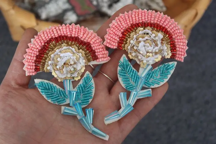 ブローチに手作りの花を飾るって、どうやって始めるの？