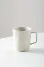 白色ストライプデザインの陶器製コーヒーカップ【シンプルスタイル・家庭用】