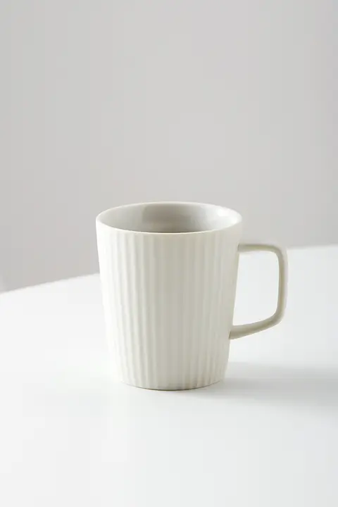 白色ストライプデザインの陶器製コーヒーカップ【シンプルスタイル・家庭用】